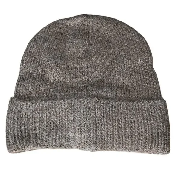 Luxury Beanie – Timeless Winter Accessory